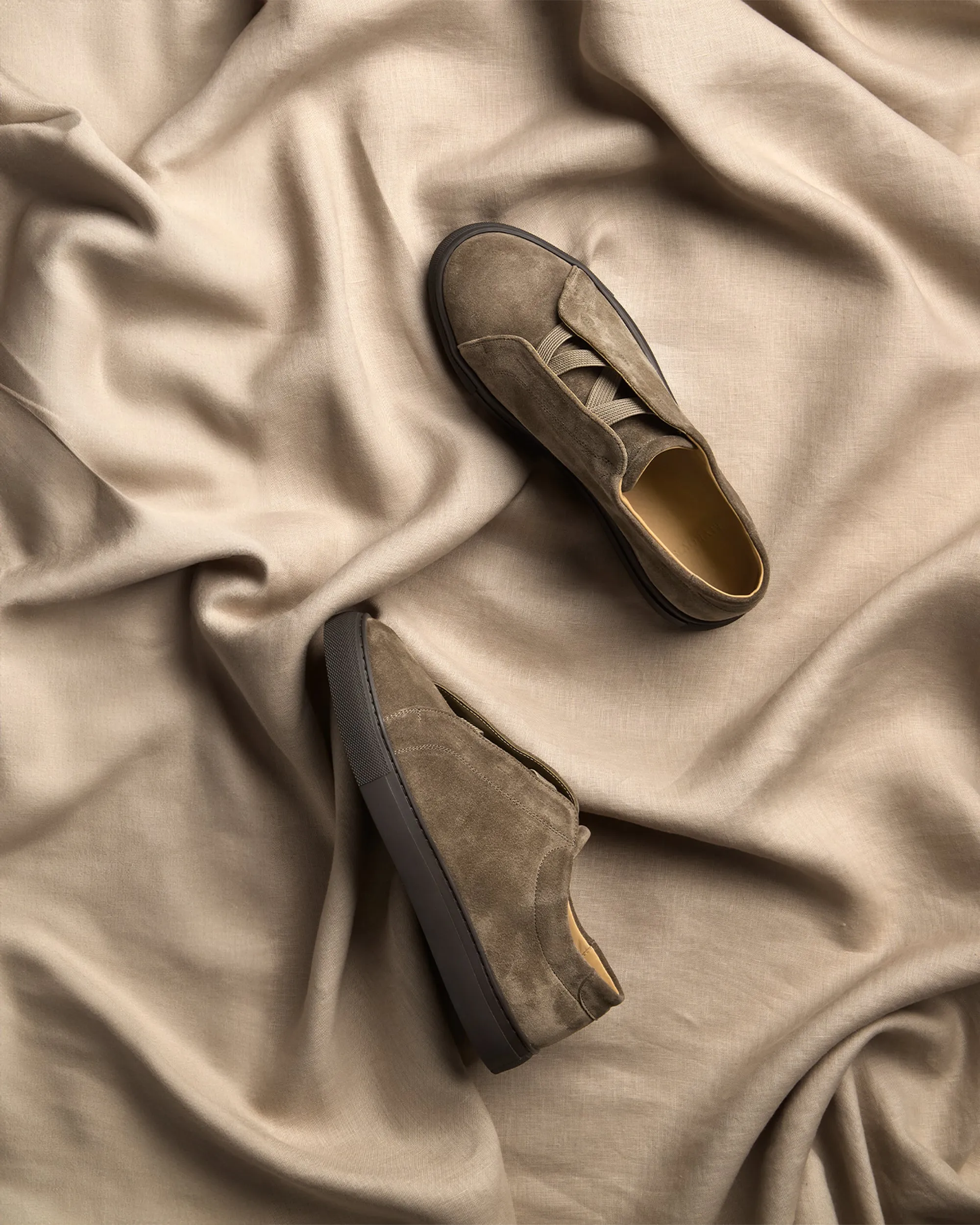 Aln – Dark Taupe Suede