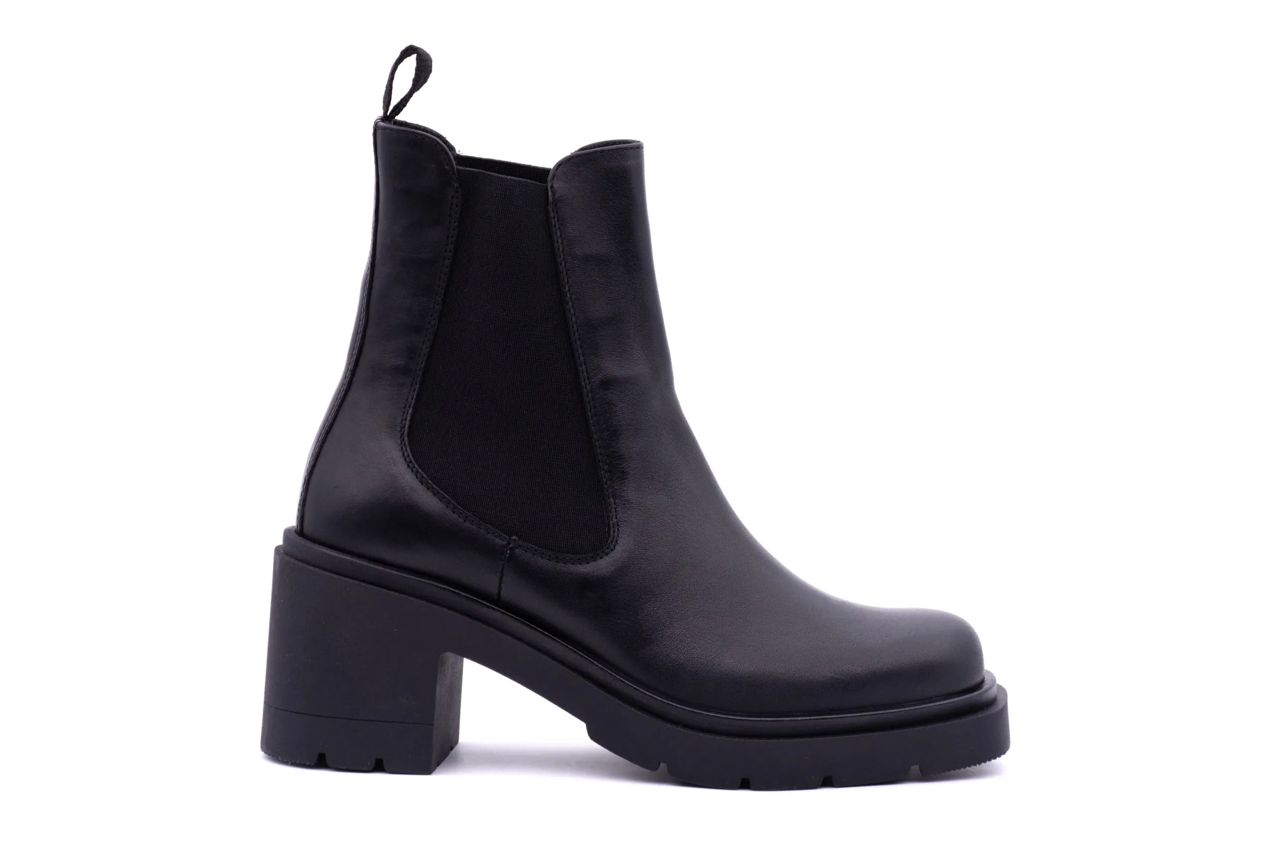 Chelsea Boot on sole with heel