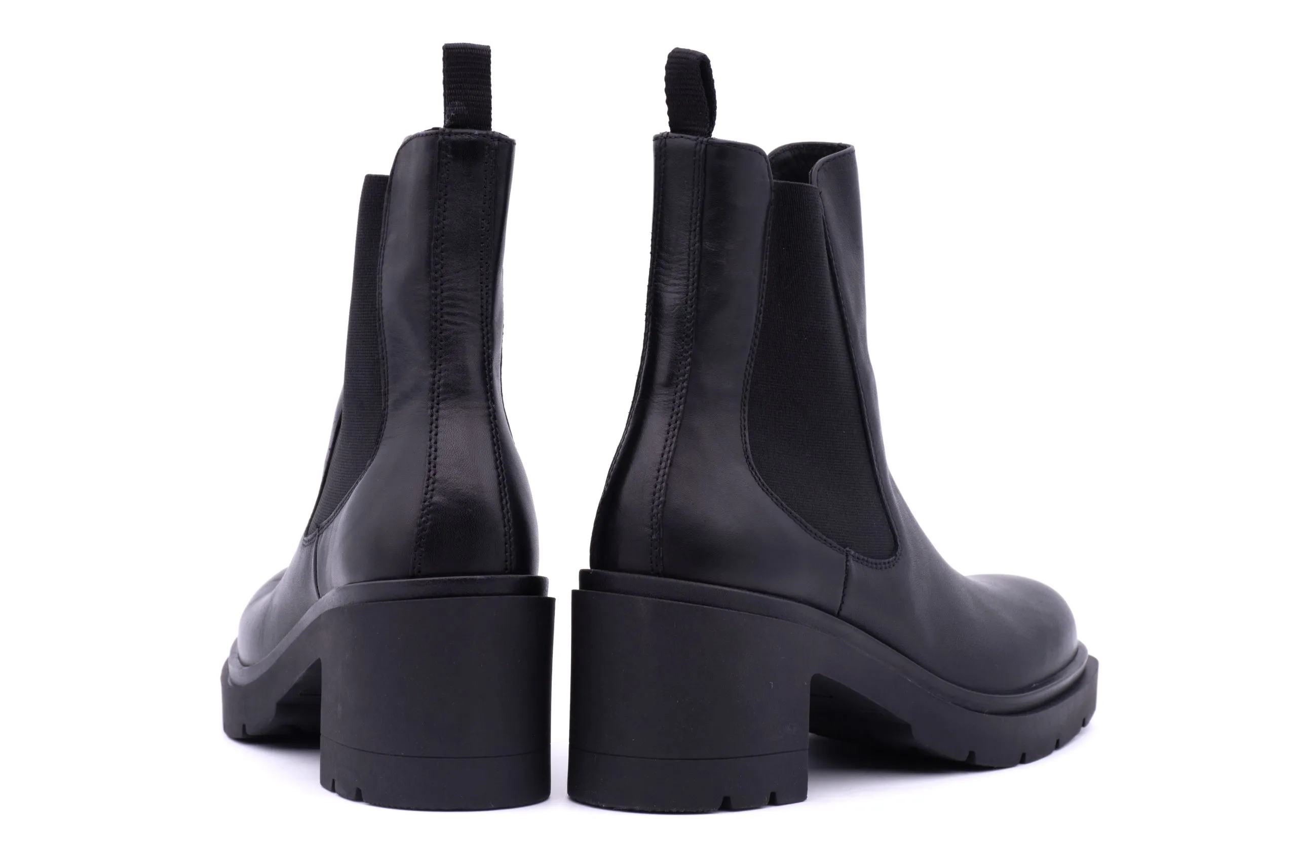 Chelsea Boot on sole with heel