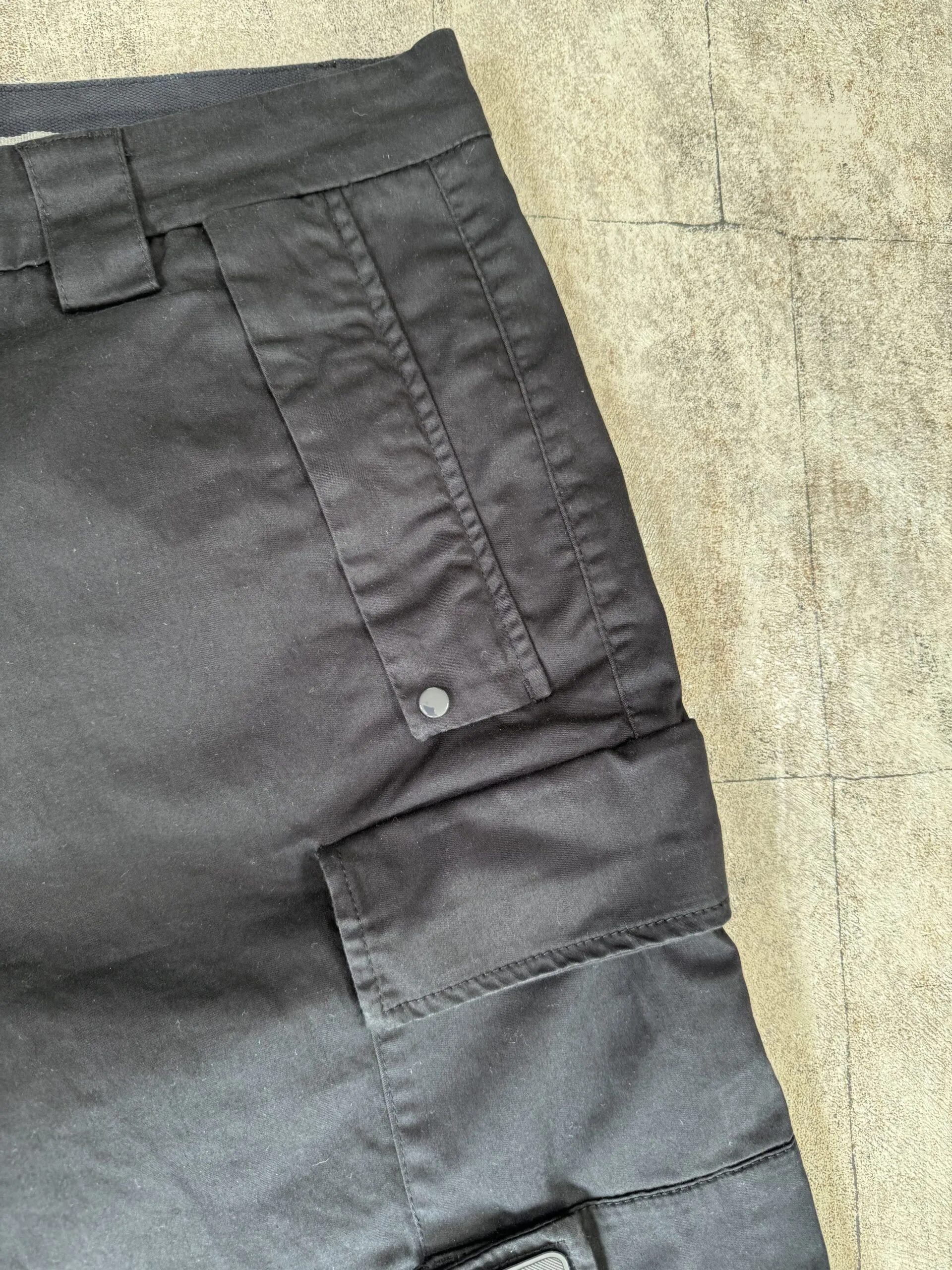 C.P. COMPANY METROPOLIS SERIES STRETCH SATEEN CARGO SHORTS