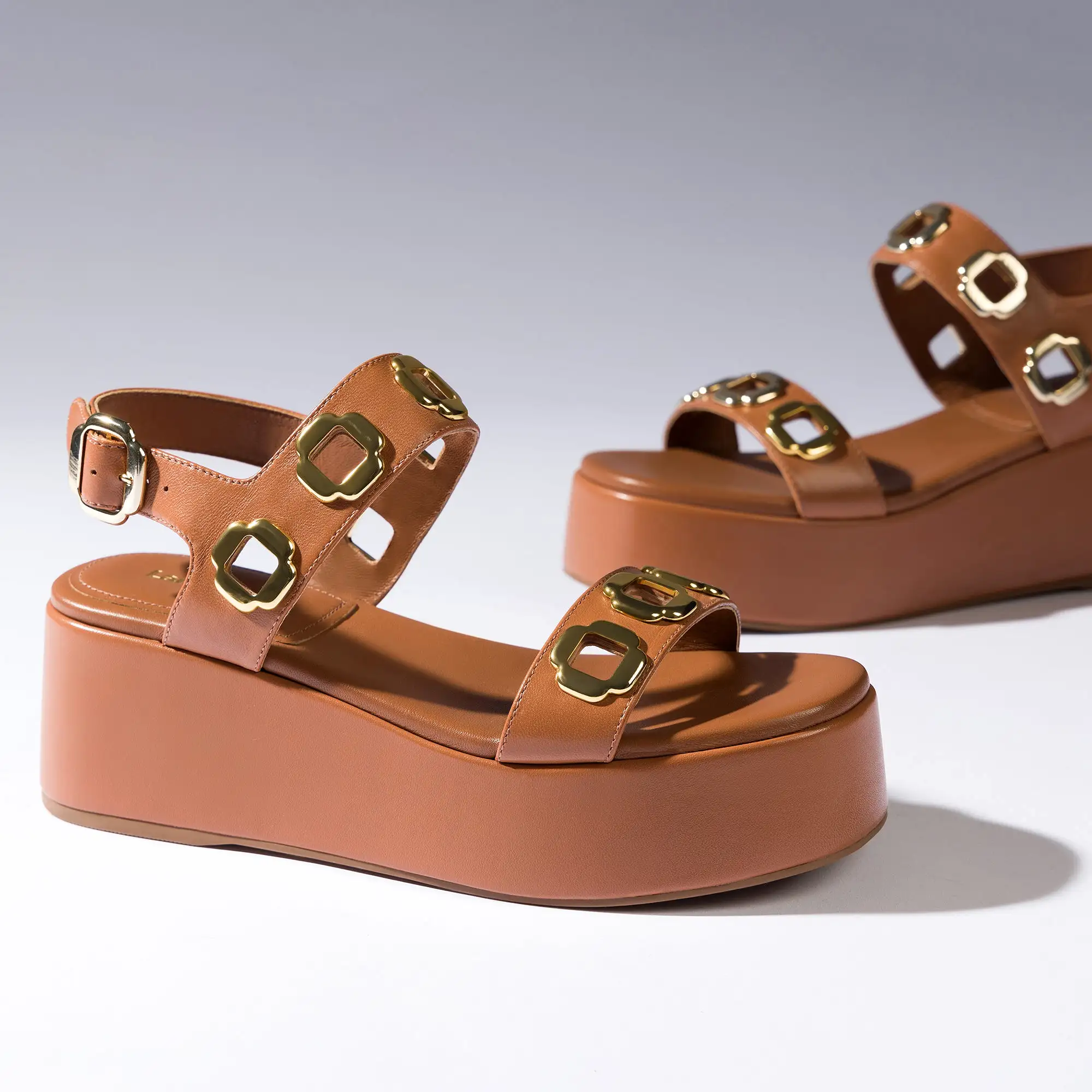 Milan Flatform Sandal In Caramel Leather