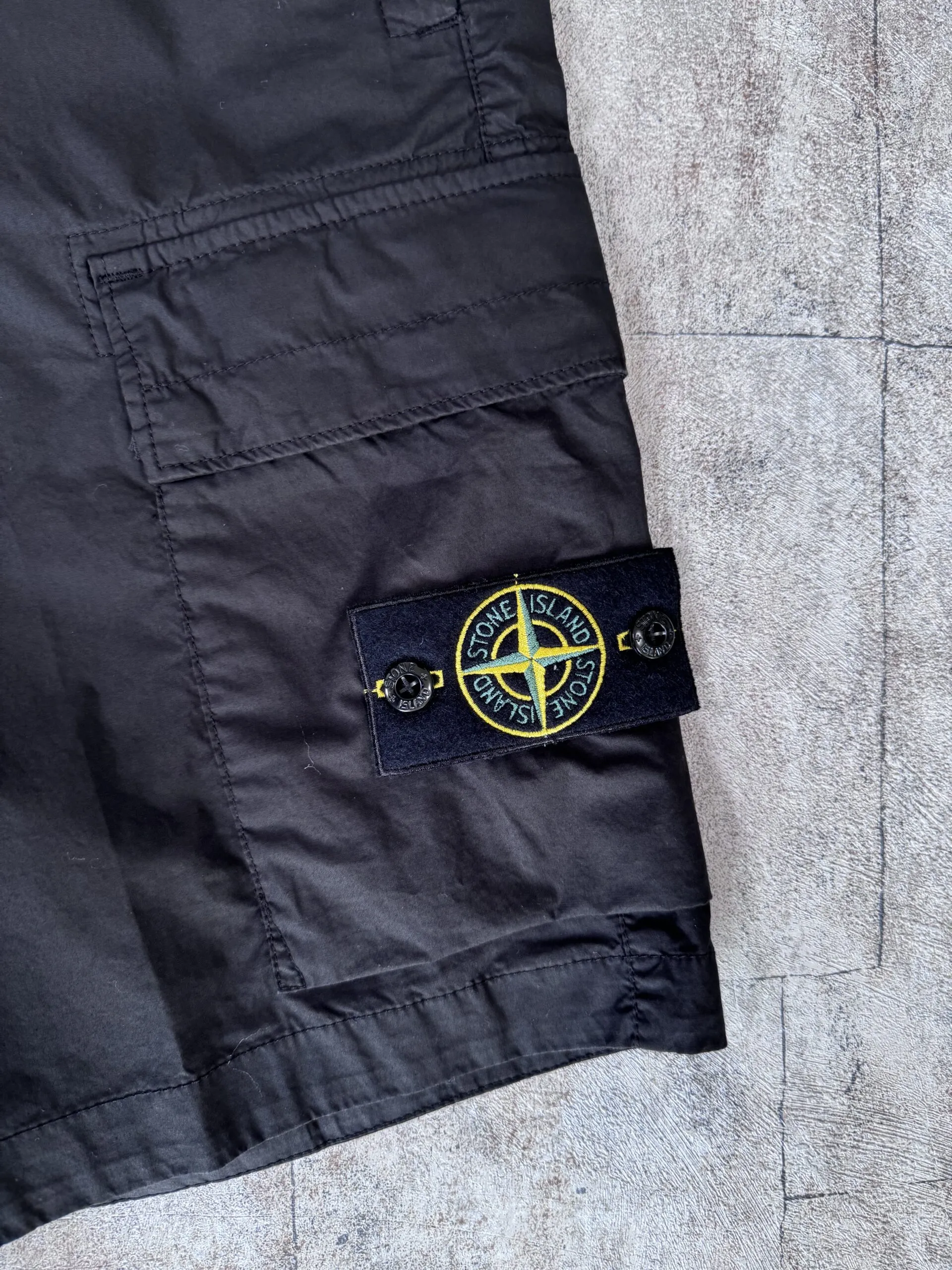 STONE ISLAND CARGO SHORTS